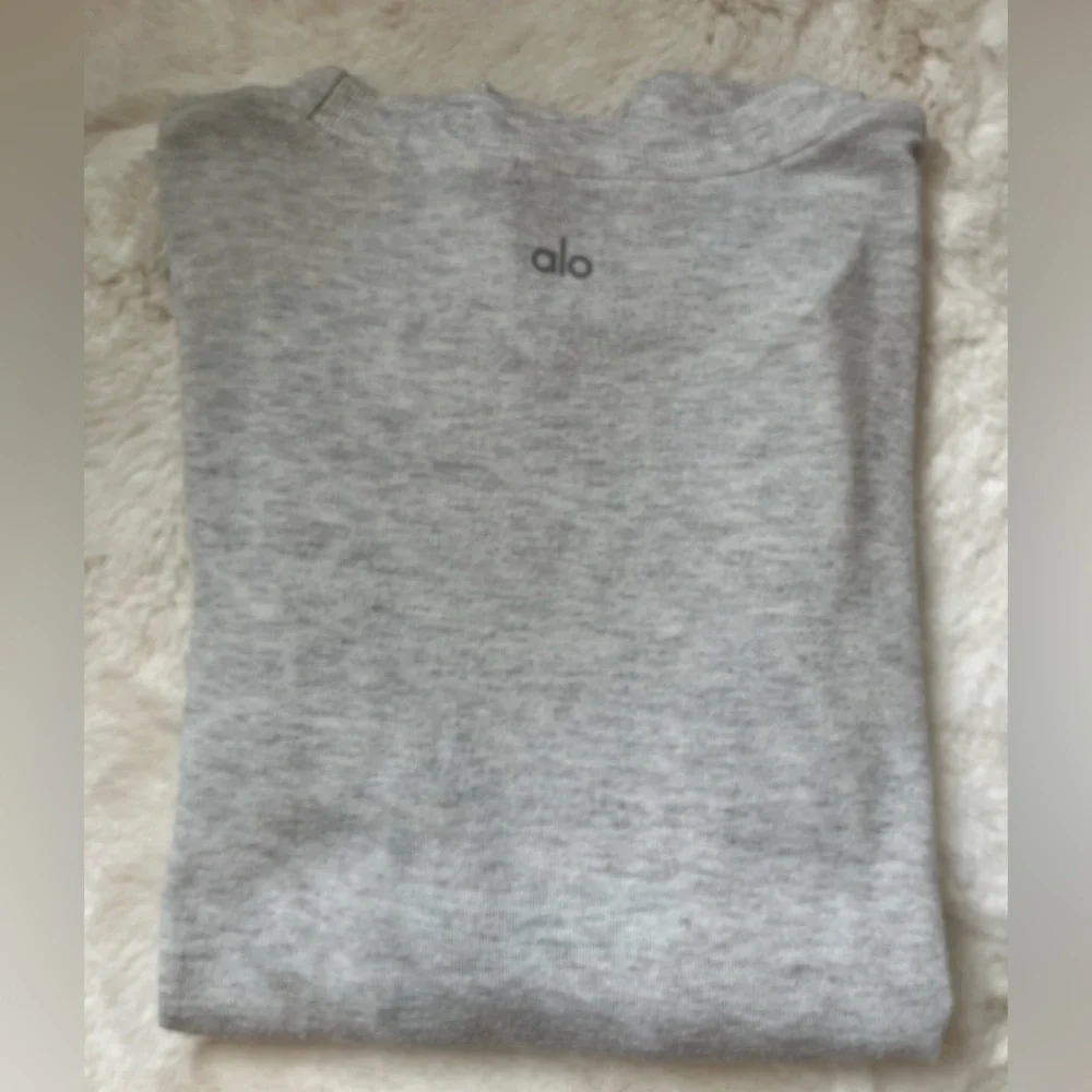 Alo GLIMPSE Light Gray Womens Small Side-split High-lo Sweater pullover